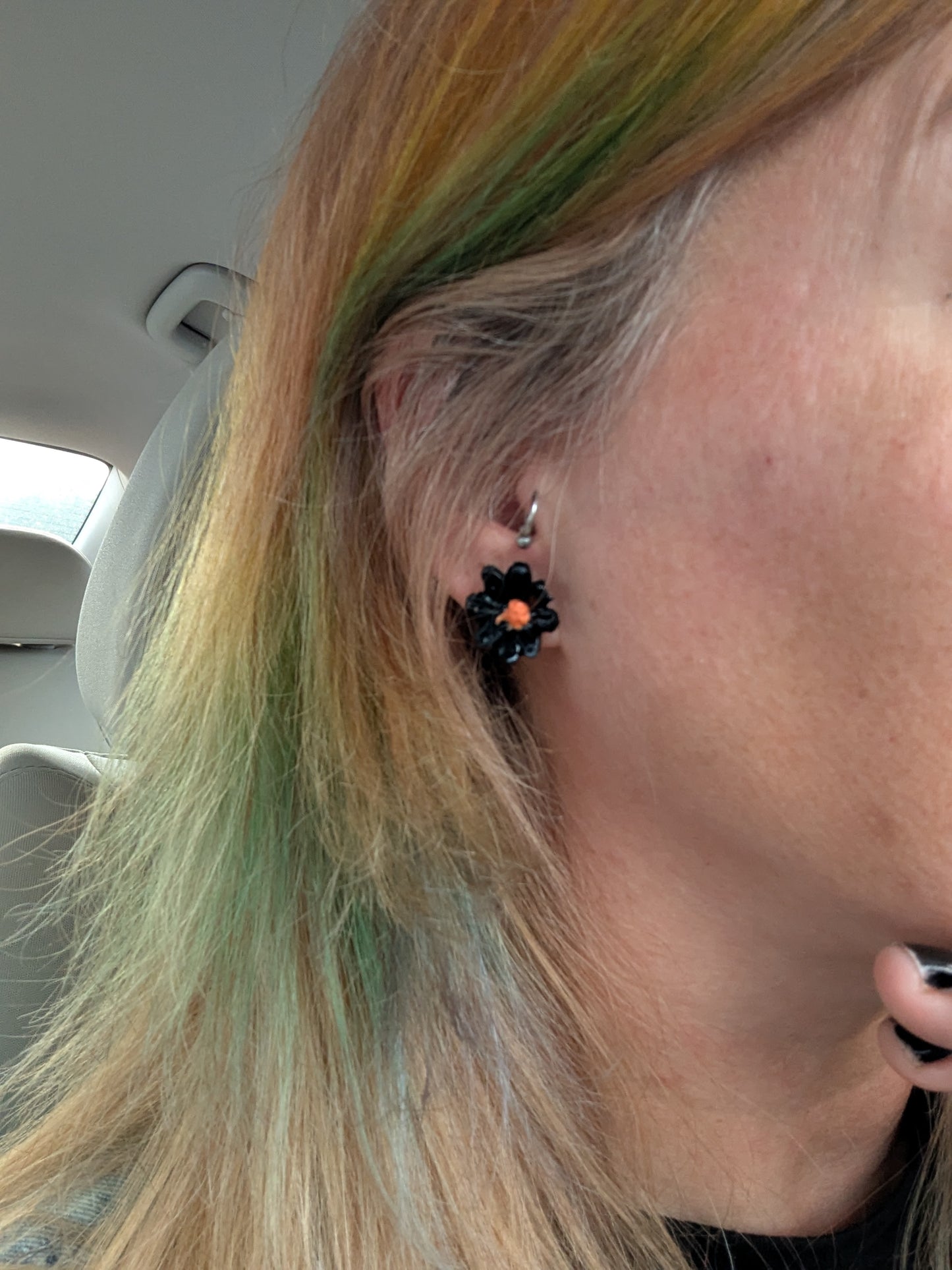 Black Daisy Flower stud