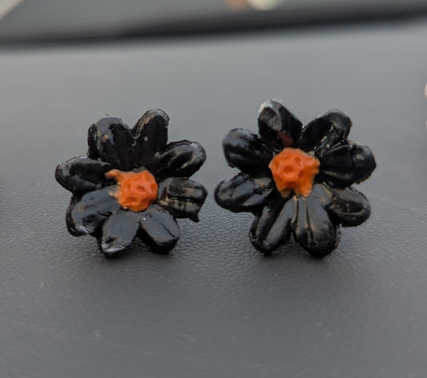 Black Daisy Flower stud